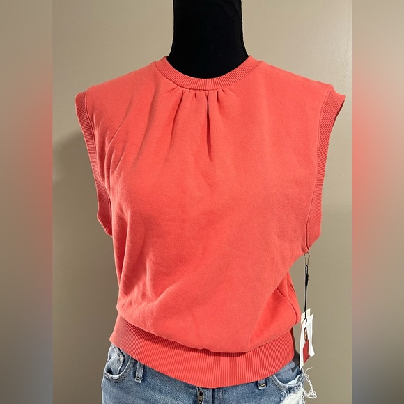 BILLIE TANK
SWEATSHIRT - CORAL
KISS - Picture 2 of 10